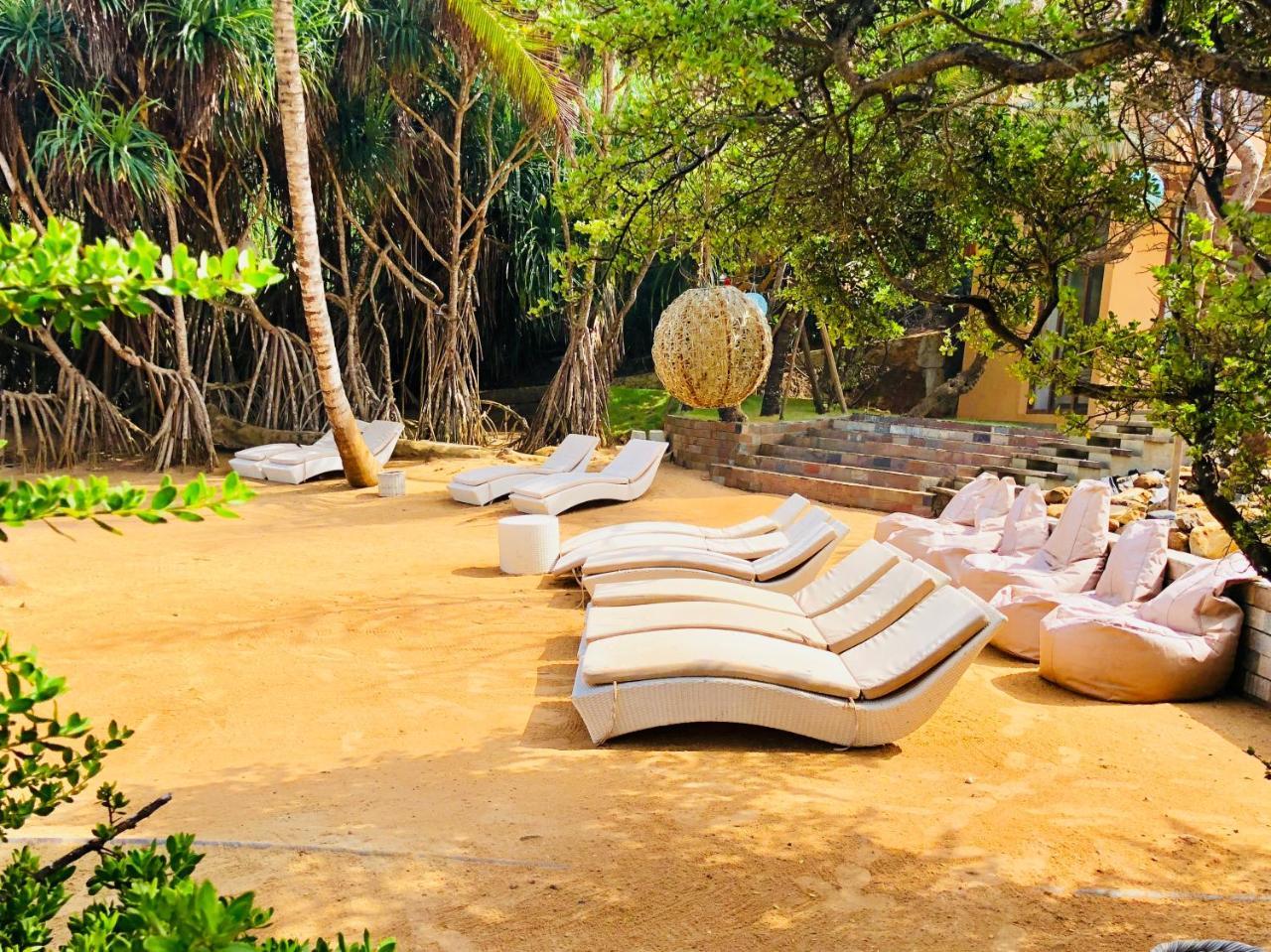 Thaproban Pavilion Resort And Spa Унаватуна Екстериор снимка